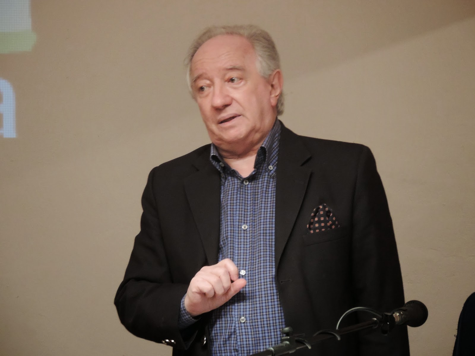 IGNACIO SUÁREZ PRESENTÓ SU LIBRO “POSTAL MONTEVIDEANA” EN EL CENTRO